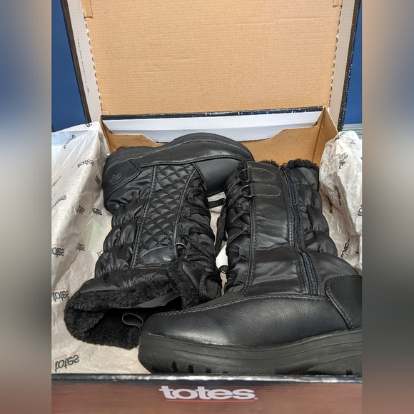 Totes Donna Black Quilted Fur-Lined Boots - Picture 9 of 10